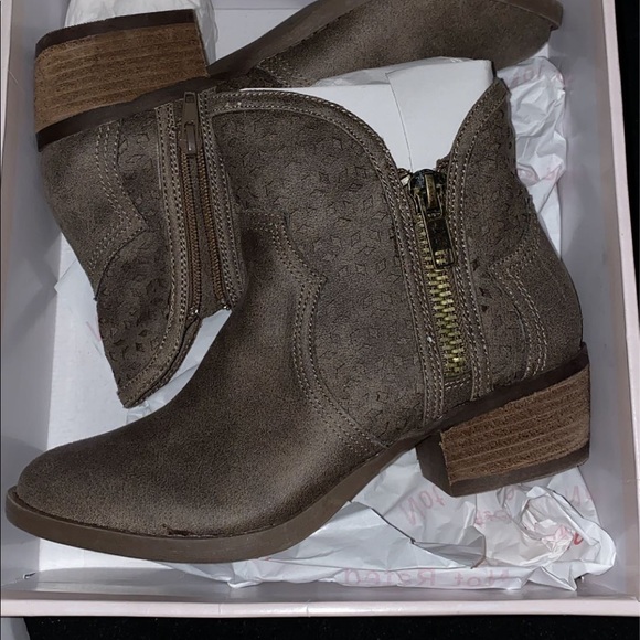 Ankle booties - Picture 3 of 6